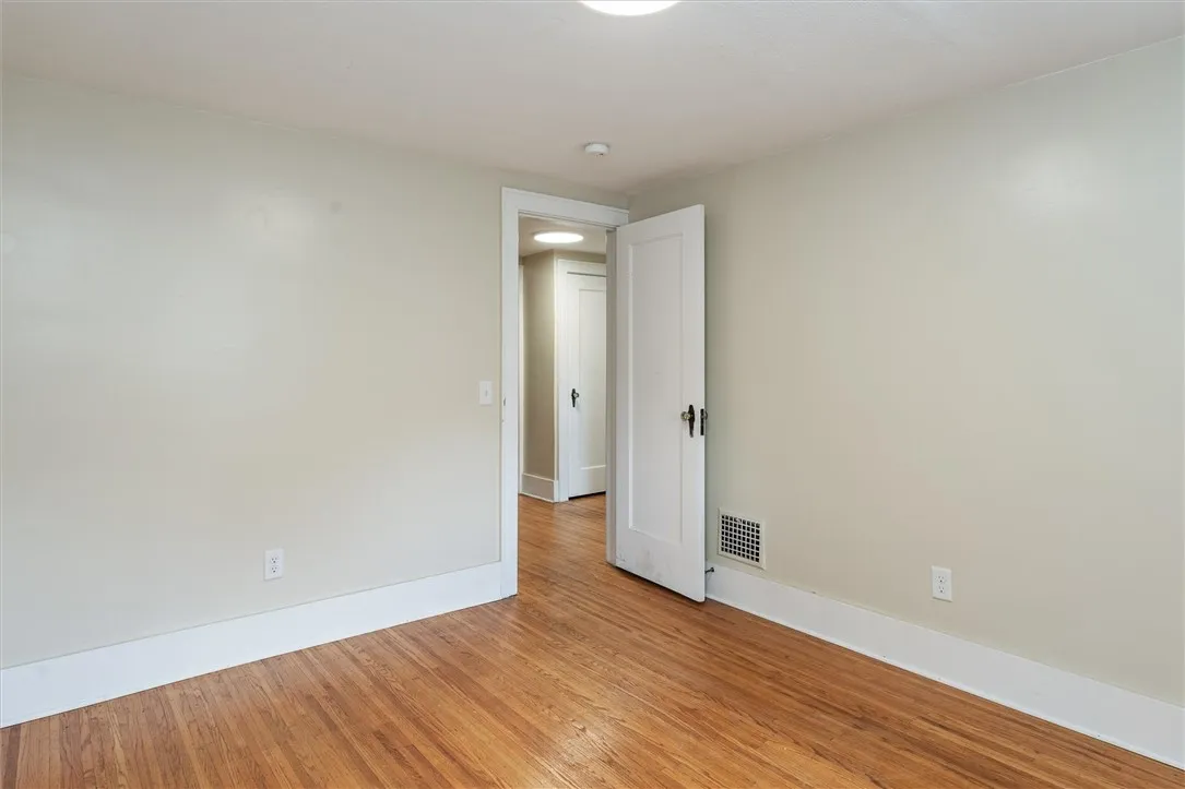 425 Highland Avenue, Rochester, New York 14620, Rochester, New York 14620, 3 Bedrooms Bedrooms, 8 Rooms Rooms,2 BathroomsBathrooms,Residential Lease,For Rent,425 Highland Avenue, Rochester, New York 14620,R1622193