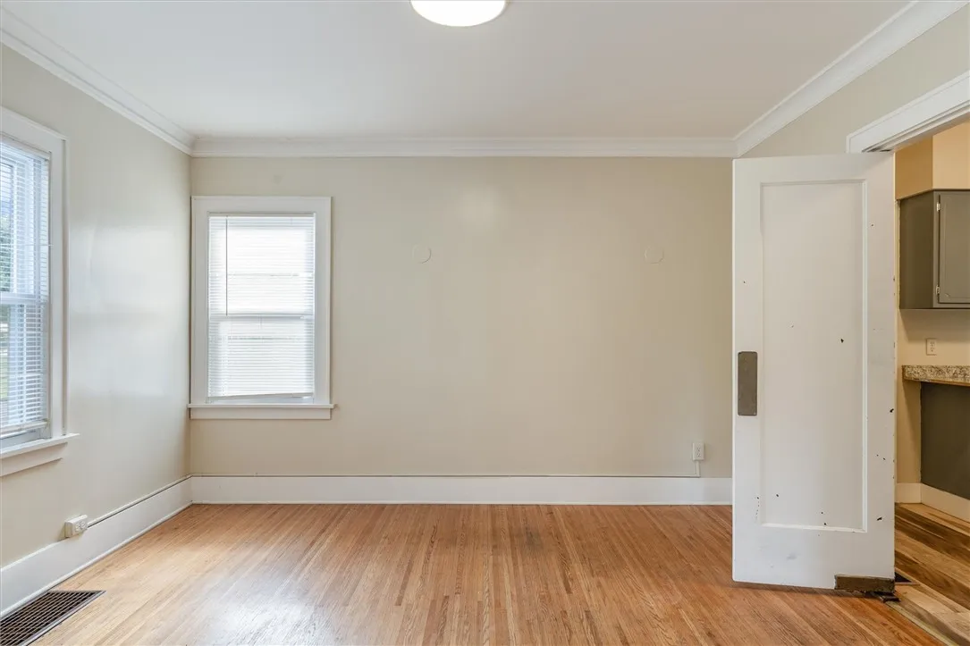 425 Highland Avenue, Rochester, New York 14620, Rochester, New York 14620, 3 Bedrooms Bedrooms, 8 Rooms Rooms,2 BathroomsBathrooms,Residential Lease,For Rent,425 Highland Avenue, Rochester, New York 14620,R1622193