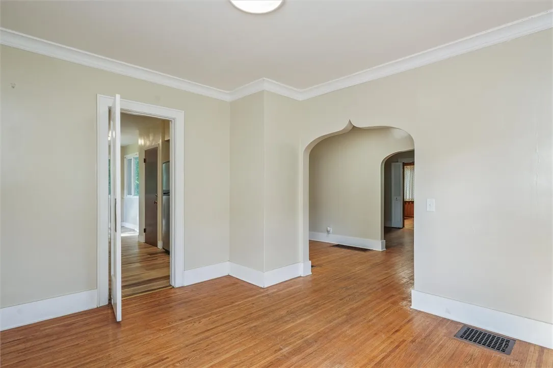 425 Highland Avenue, Rochester, New York 14620, Rochester, New York 14620, 3 Bedrooms Bedrooms, 8 Rooms Rooms,2 BathroomsBathrooms,Residential Lease,For Rent,425 Highland Avenue, Rochester, New York 14620,R1622193