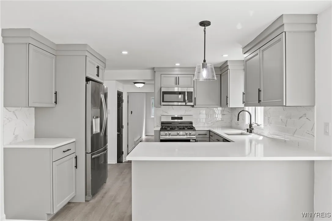1415 100th Street, Niagara Falls, New York 14304, Niagara Falls, New York 14304, 3 Bedrooms Bedrooms, 7 Rooms Rooms,1 BathroomBathrooms,Residential,For Sale,1415 100th Street, Niagara Falls, New York 14304,B1621794