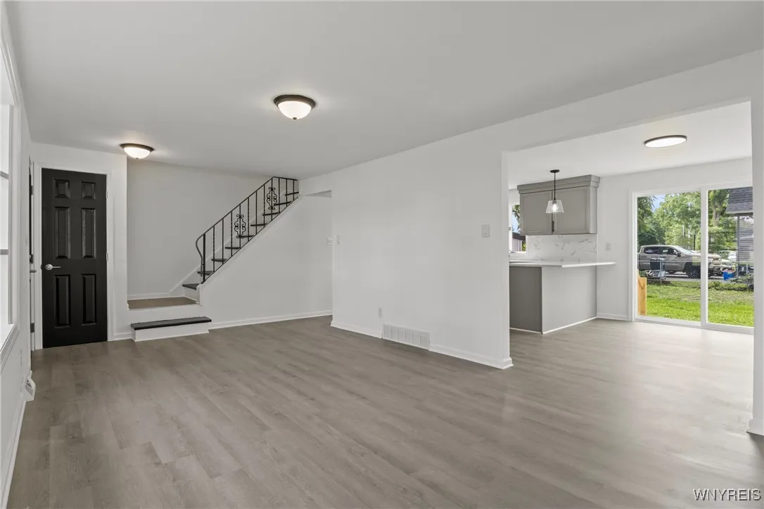 1415 100th Street, Niagara Falls, New York 14304, Niagara Falls, New York 14304, 3 Bedrooms Bedrooms, 7 Rooms Rooms,1 BathroomBathrooms,Residential,For Sale,1415 100th Street, Niagara Falls, New York 14304,B1621794