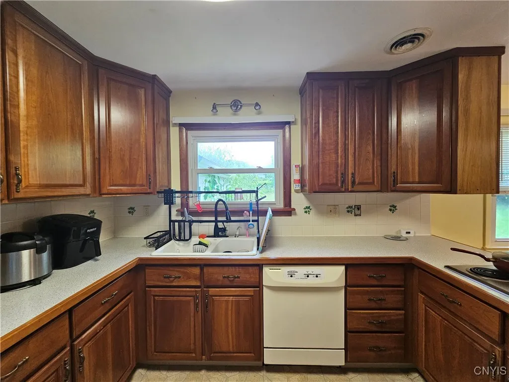 1121 Hammond Avenue, Utica, New York 13501, Utica, New York 13501, 4 Bedrooms Bedrooms, 8 Rooms Rooms,1 BathroomBathrooms,Residential,For Sale,1121 Hammond Avenue, Utica, New York 13501,S1622180