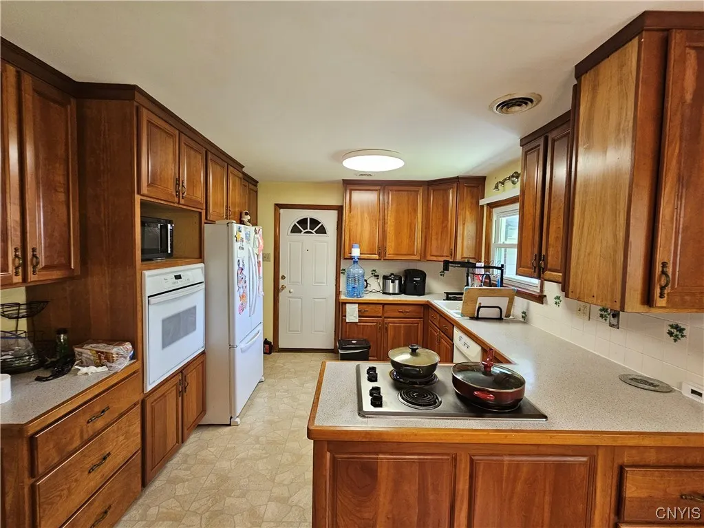 1121 Hammond Avenue, Utica, New York 13501, Utica, New York 13501, 4 Bedrooms Bedrooms, 8 Rooms Rooms,1 BathroomBathrooms,Residential,For Sale,1121 Hammond Avenue, Utica, New York 13501,S1622180