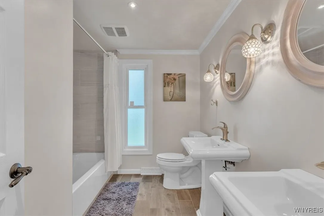 Second Floor Full Bathroom