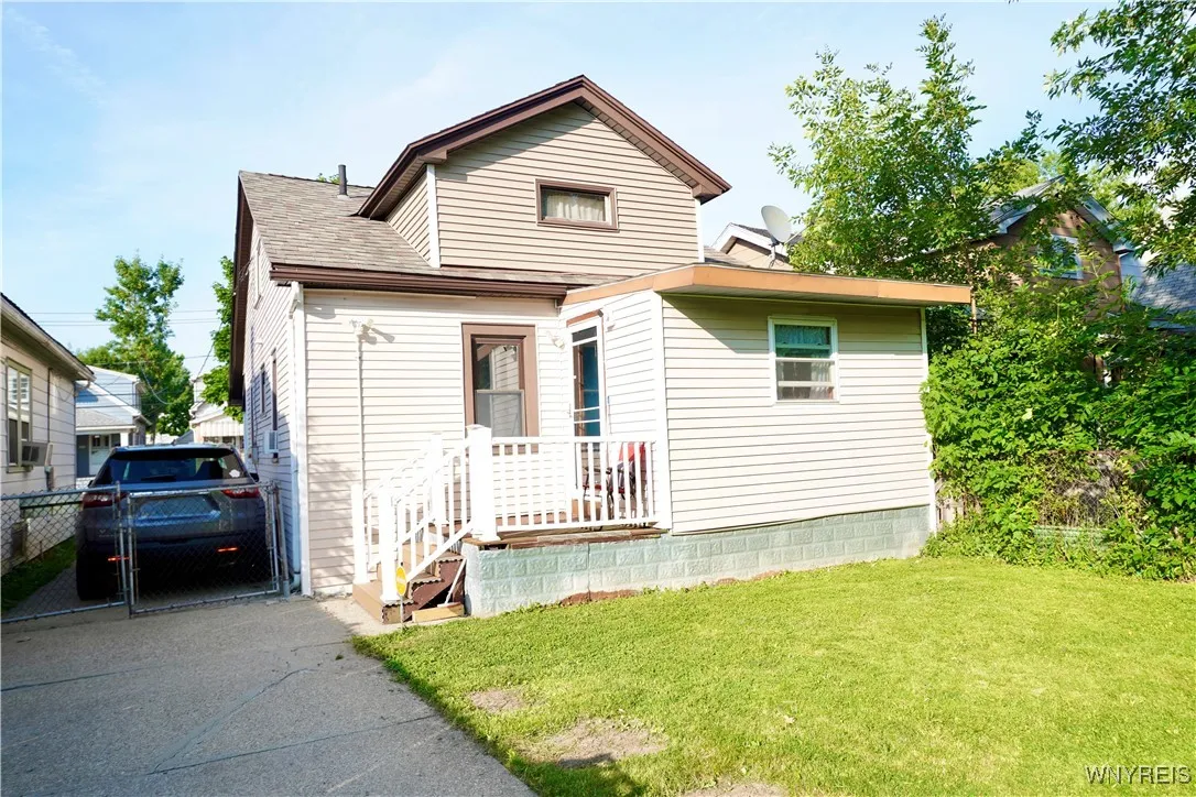 104 Argus Street, Buffalo, New York 14207, Buffalo, New York 14207, 4 Bedrooms Bedrooms, 2 Rooms Rooms,1 BathroomBathrooms,Residential,For Sale,104 Argus Street, Buffalo, New York 14207,B1622235