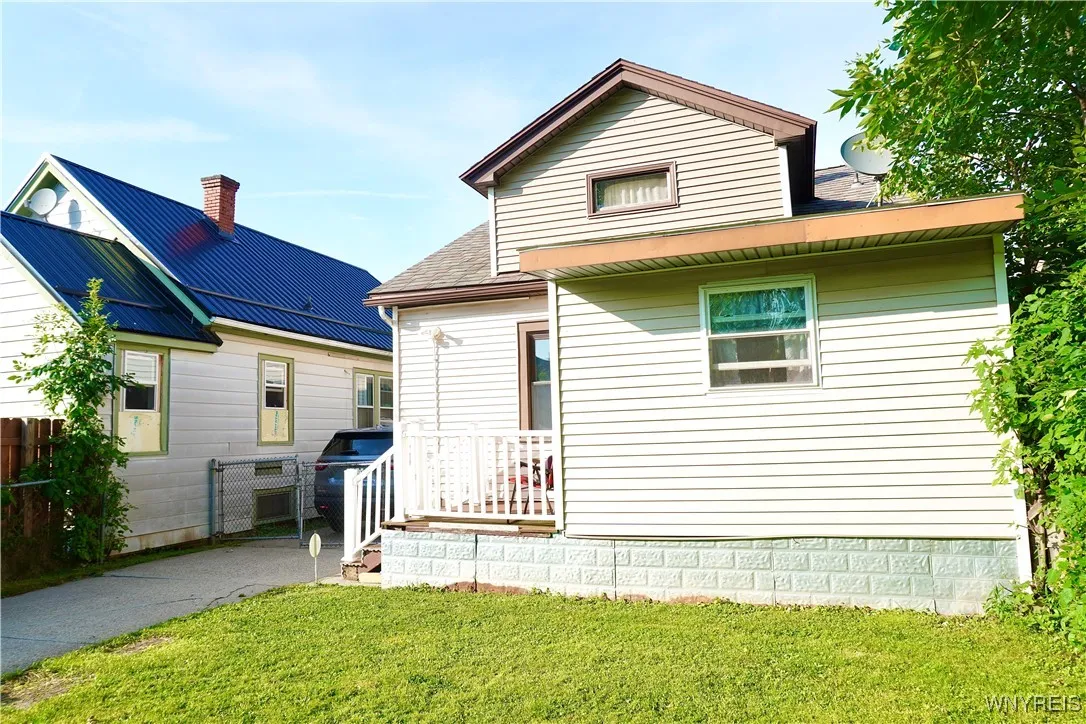 104 Argus Street, Buffalo, New York 14207, Buffalo, New York 14207, 4 Bedrooms Bedrooms, 2 Rooms Rooms,1 BathroomBathrooms,Residential,For Sale,104 Argus Street, Buffalo, New York 14207,B1622235