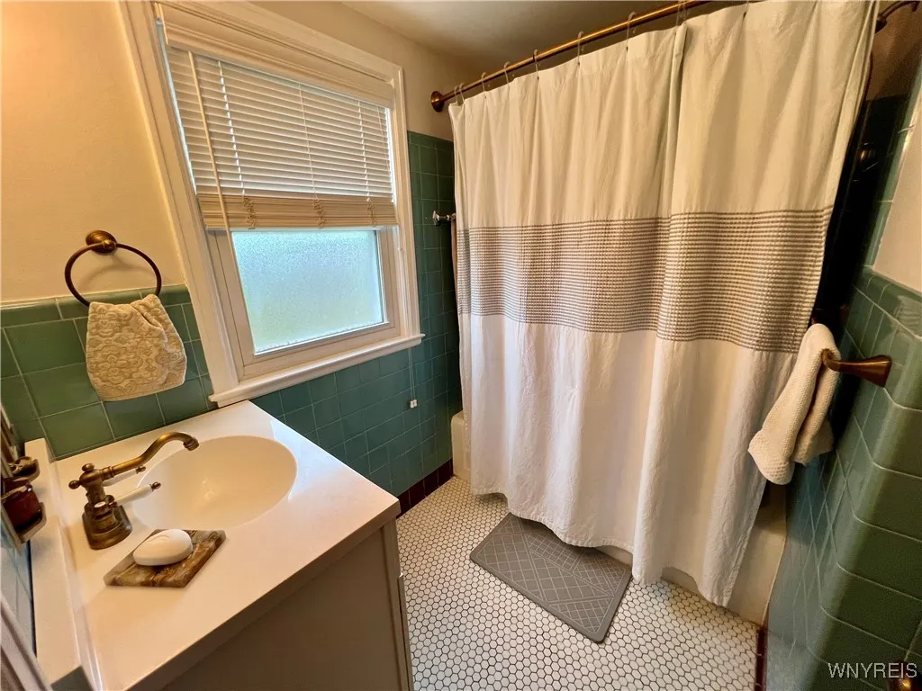 858 Starin Avenue, Tonawanda, New York 14223, Tonawanda, New York 14223, 3 Bedrooms Bedrooms, 7 Rooms Rooms,1 BathroomBathrooms,Residential,For Sale,858 Starin Avenue, Tonawanda, New York 14223,B1617306