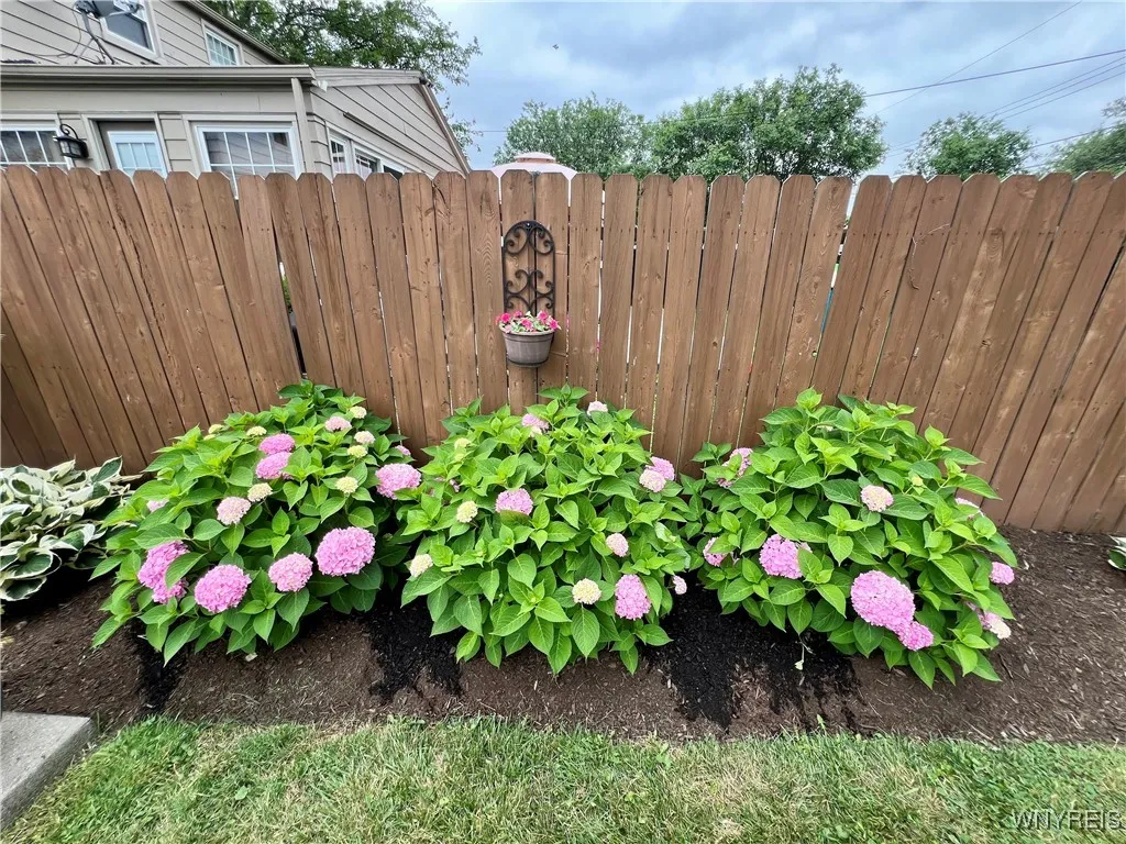 858 Starin Avenue, Tonawanda, New York 14223, Tonawanda, New York 14223, 3 Bedrooms Bedrooms, 7 Rooms Rooms,1 BathroomBathrooms,Residential,For Sale,858 Starin Avenue, Tonawanda, New York 14223,B1617306