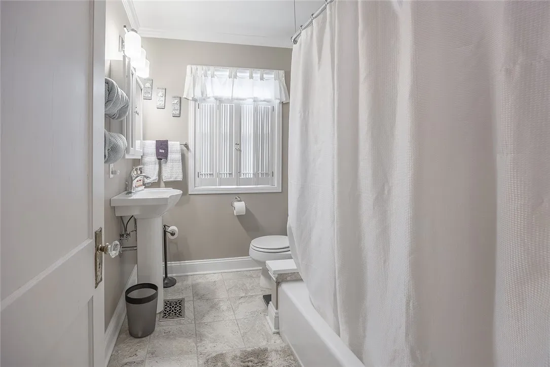 917 West Gray Street, Elmira, New York 14905, Elmira, New York 14905, 5 Bedrooms Bedrooms, 13 Rooms Rooms,2 BathroomsBathrooms,Residential,For Sale,917 West Gray Street, Elmira, New York 14905,R1621502