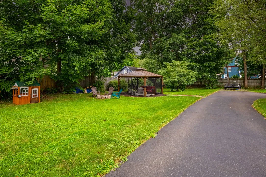 917 West Gray Street, Elmira, New York 14905, Elmira, New York 14905, 5 Bedrooms Bedrooms, 13 Rooms Rooms,2 BathroomsBathrooms,Residential,For Sale,917 West Gray Street, Elmira, New York 14905,R1621502