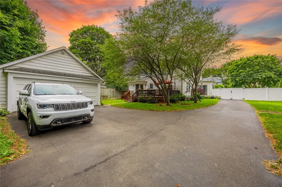 917 West Gray Street, Elmira, New York 14905, Elmira, New York 14905, 5 Bedrooms Bedrooms, 13 Rooms Rooms,2 BathroomsBathrooms,Residential,For Sale,917 West Gray Street, Elmira, New York 14905,R1621502