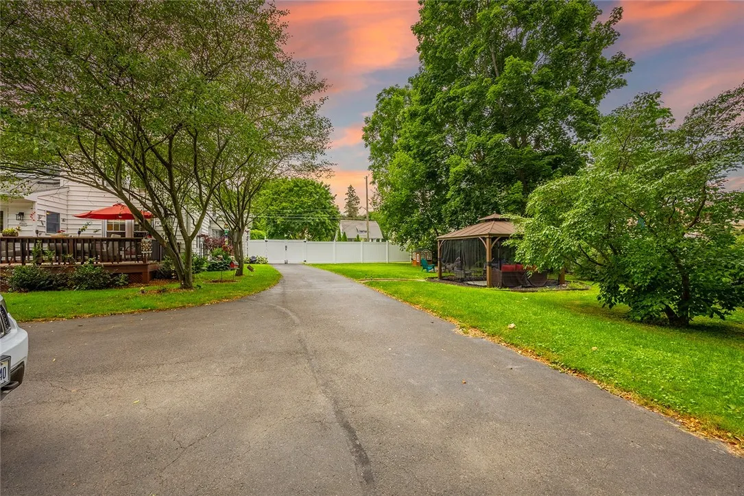 917 West Gray Street, Elmira, New York 14905, Elmira, New York 14905, 5 Bedrooms Bedrooms, 13 Rooms Rooms,2 BathroomsBathrooms,Residential,For Sale,917 West Gray Street, Elmira, New York 14905,R1621502