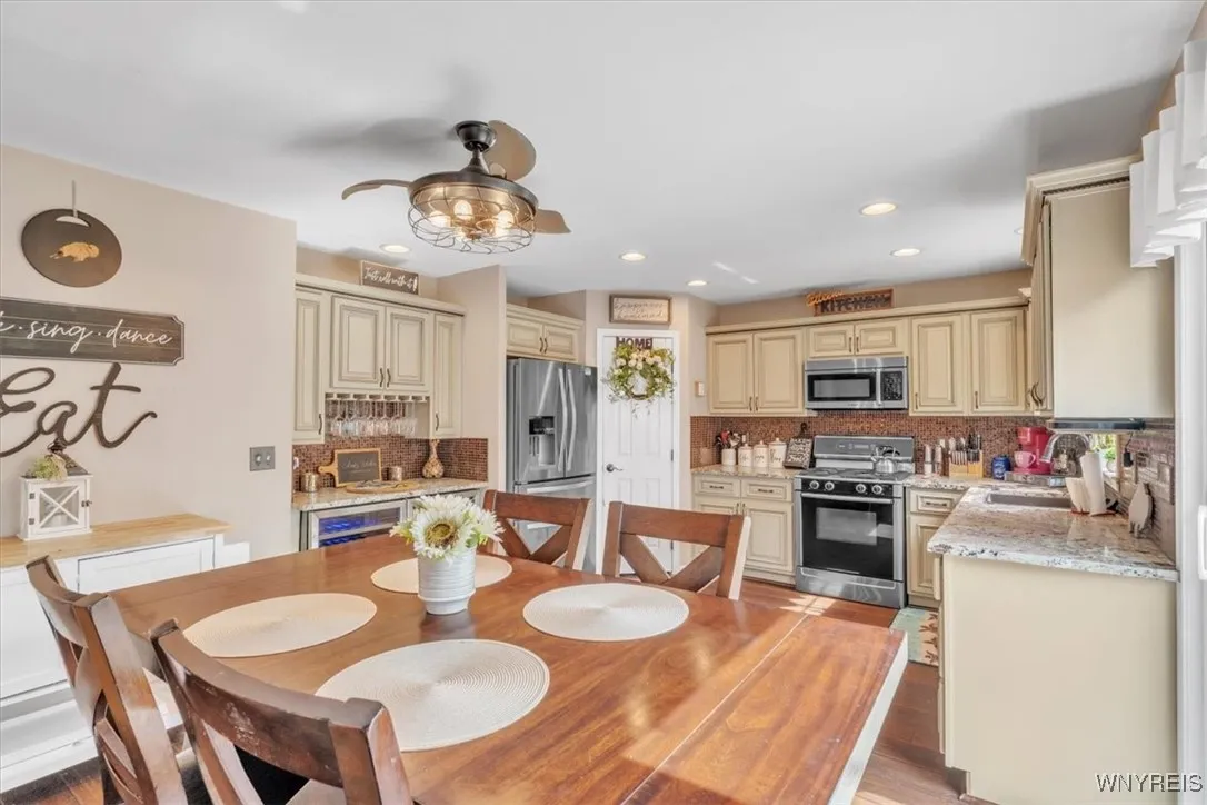 6091 Woodford Drive, Hamburg, New York 14085, Hamburg, New York 14085, 3 Bedrooms Bedrooms, 10 Rooms Rooms,2 BathroomsBathrooms,Residential,For Sale,6091 Woodford Drive, Hamburg, New York 14085,B1620745