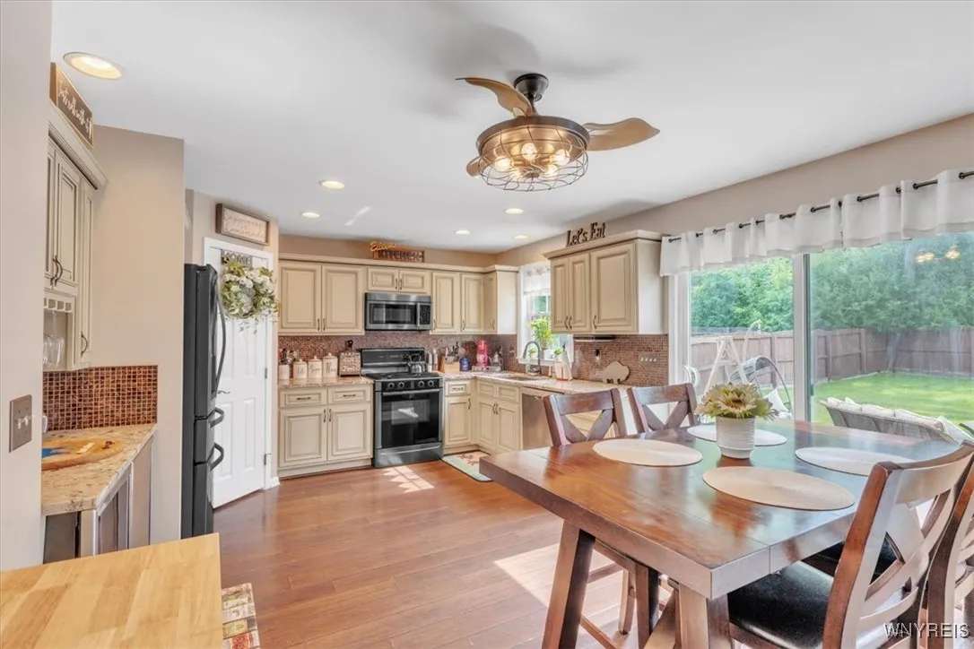 6091 Woodford Drive, Hamburg, New York 14085, Hamburg, New York 14085, 3 Bedrooms Bedrooms, 10 Rooms Rooms,2 BathroomsBathrooms,Residential,For Sale,6091 Woodford Drive, Hamburg, New York 14085,B1620745