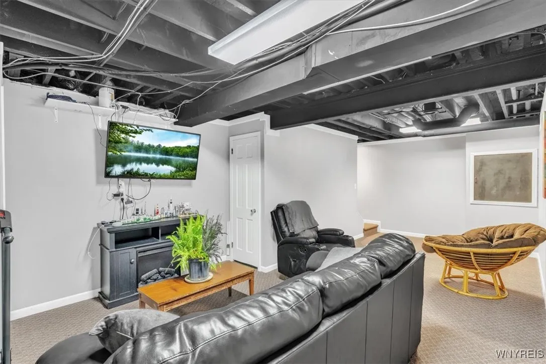 6091 Woodford Drive, Hamburg, New York 14085, Hamburg, New York 14085, 3 Bedrooms Bedrooms, 10 Rooms Rooms,2 BathroomsBathrooms,Residential,For Sale,6091 Woodford Drive, Hamburg, New York 14085,B1620745
