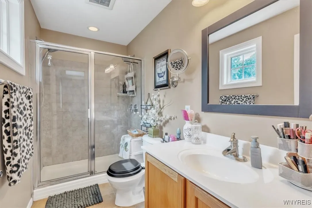 6091 Woodford Drive, Hamburg, New York 14085, Hamburg, New York 14085, 3 Bedrooms Bedrooms, 10 Rooms Rooms,2 BathroomsBathrooms,Residential,For Sale,6091 Woodford Drive, Hamburg, New York 14085,B1620745