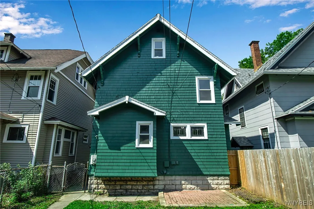 111 Montrose Avenue, Buffalo, New York 14214, Buffalo, New York 14214, 4 Bedrooms Bedrooms, 8 Rooms Rooms,1 BathroomBathrooms,Residential,For Sale,111 Montrose Avenue, Buffalo, New York 14214,B1622216