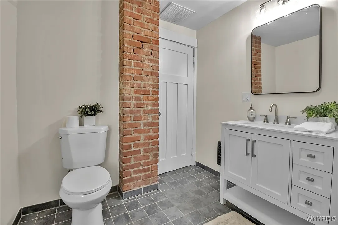 111 Montrose Avenue, Buffalo, New York 14214, Buffalo, New York 14214, 4 Bedrooms Bedrooms, 8 Rooms Rooms,1 BathroomBathrooms,Residential,For Sale,111 Montrose Avenue, Buffalo, New York 14214,B1622216
