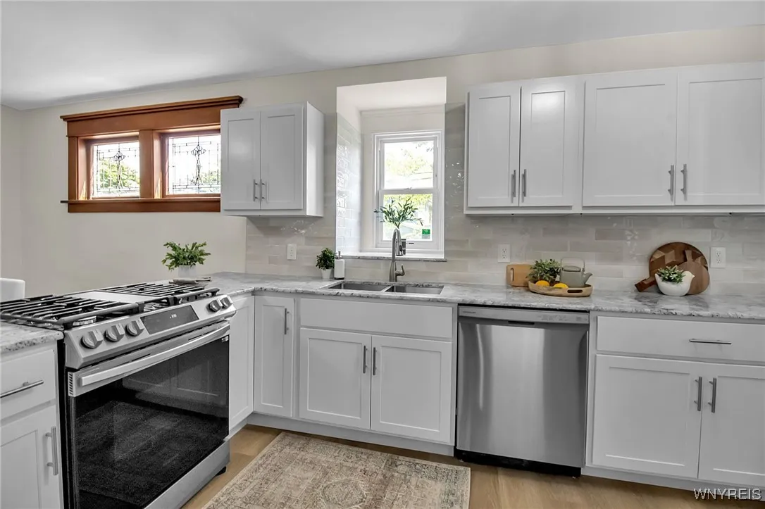 111 Montrose Avenue, Buffalo, New York 14214, Buffalo, New York 14214, 4 Bedrooms Bedrooms, 8 Rooms Rooms,1 BathroomBathrooms,Residential,For Sale,111 Montrose Avenue, Buffalo, New York 14214,B1622216