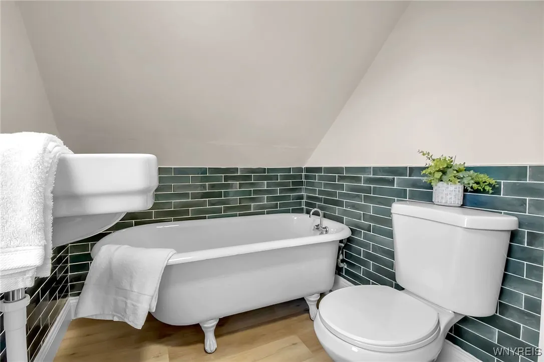 111 Montrose Avenue, Buffalo, New York 14214, Buffalo, New York 14214, 4 Bedrooms Bedrooms, 8 Rooms Rooms,1 BathroomBathrooms,Residential,For Sale,111 Montrose Avenue, Buffalo, New York 14214,B1622216