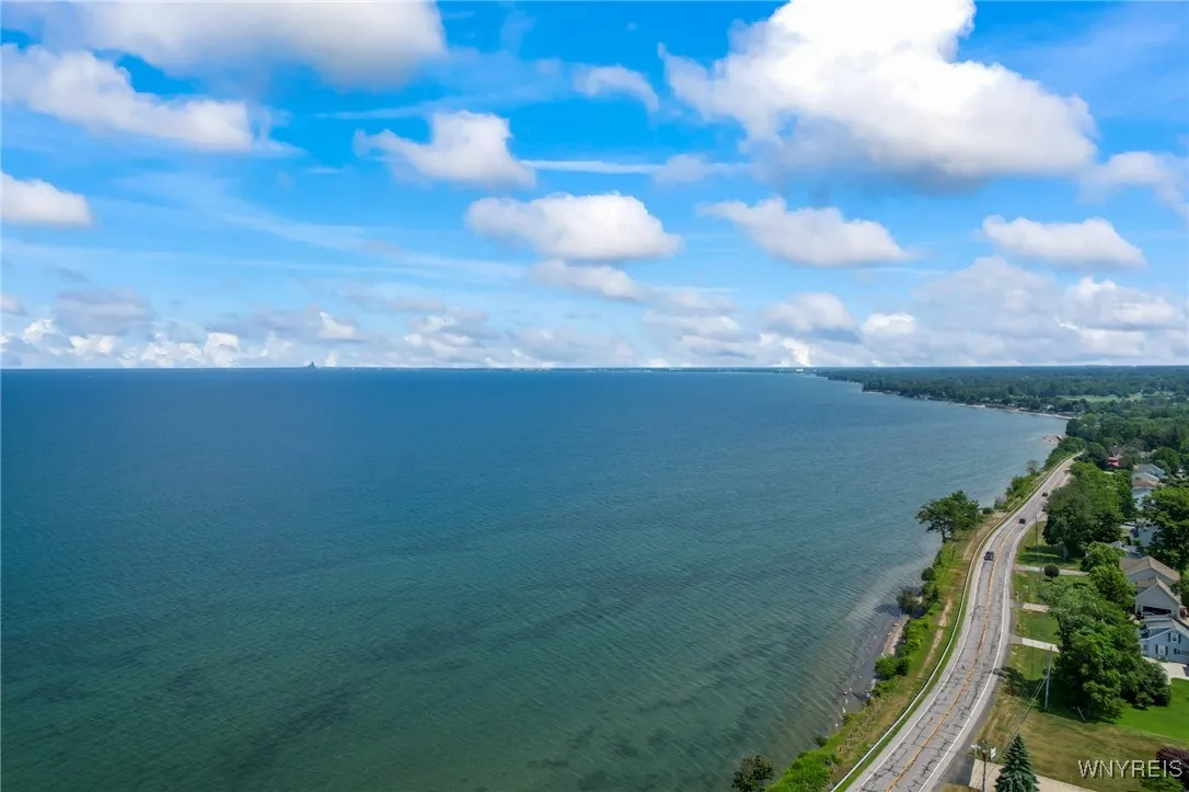Close proximity to Lake