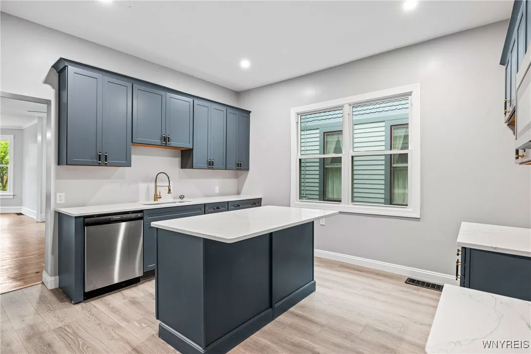 250 Richmond Avenue, Buffalo, New York 14222, Buffalo, New York 14222, 4 Bedrooms Bedrooms, 14 Rooms Rooms,3 BathroomsBathrooms,Residential,Closed,250 Richmond Avenue, Buffalo, New York 14222,0,B1622202