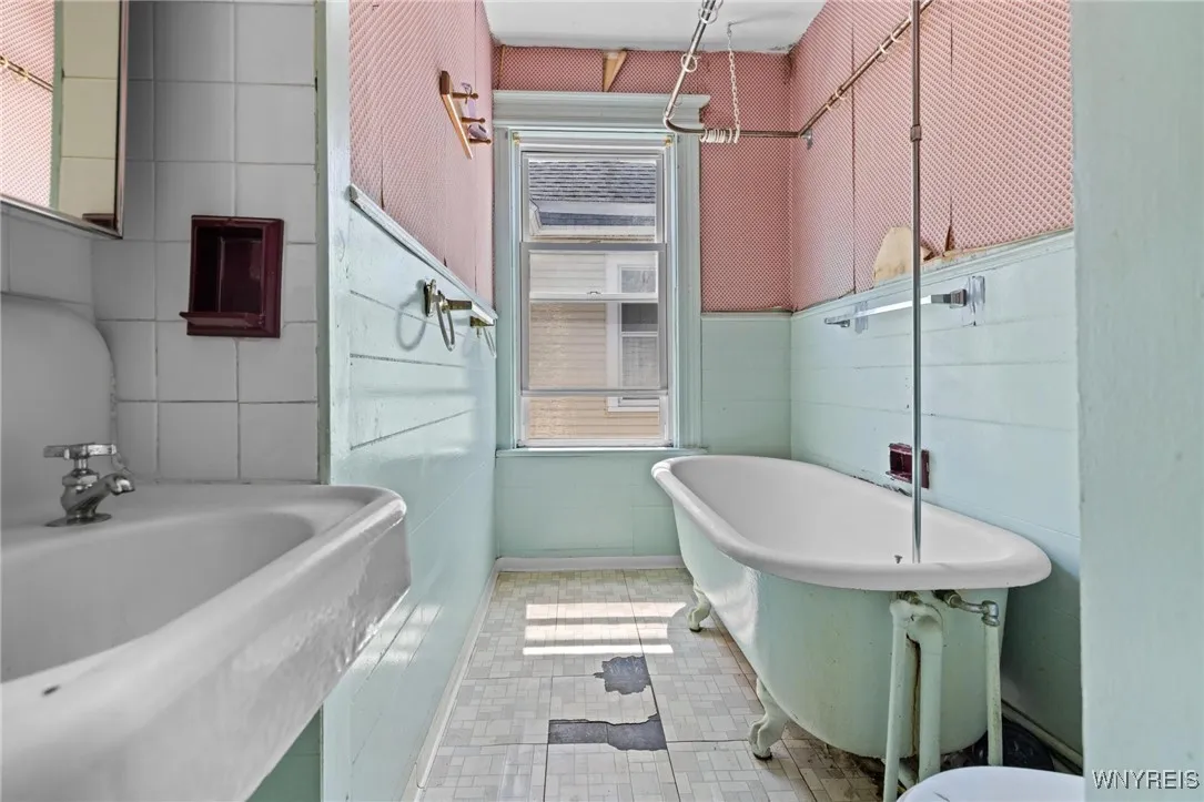 2469 Seneca Street, West Seneca, New York 14210, West Seneca, New York 14210, 4 Bedrooms Bedrooms, ,3 BathroomsBathrooms,Residential,For Sale,2469 Seneca Street, West Seneca, New York 14210,B1622001