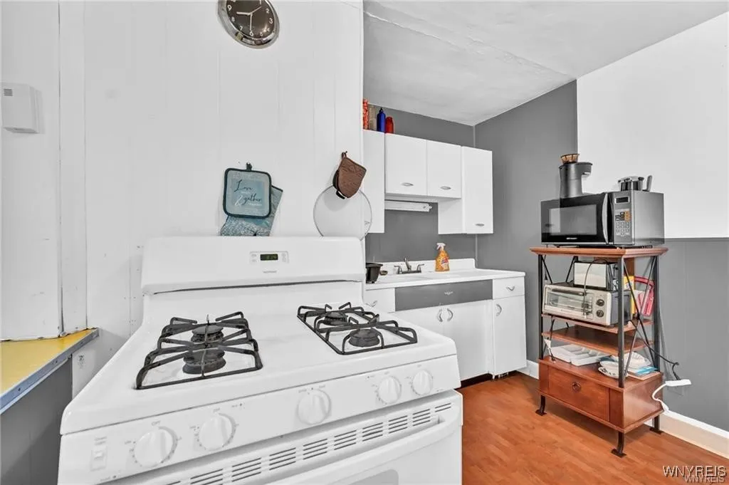58 Center Street, Pomfret, New York 14063, Pomfret, New York 14063, 5 Bedrooms Bedrooms, ,2 BathroomsBathrooms,Residential,For Sale,58 Center Street, Pomfret, New York 14063,B1622228