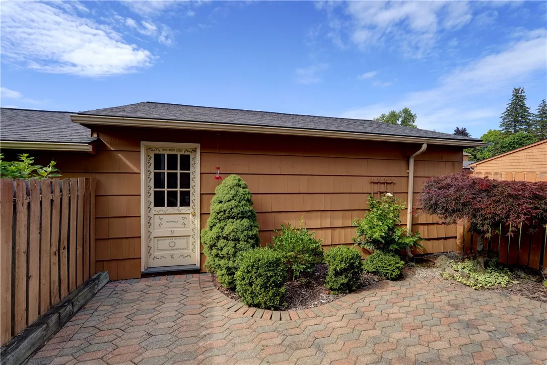 9 Dunbridge Heights, Perinton, New York 14450, Perinton, New York 14450, 3 Bedrooms Bedrooms, 7 Rooms Rooms,2 BathroomsBathrooms,Residential,For Sale,9 Dunbridge Heights, Perinton, New York 14450,R1620182