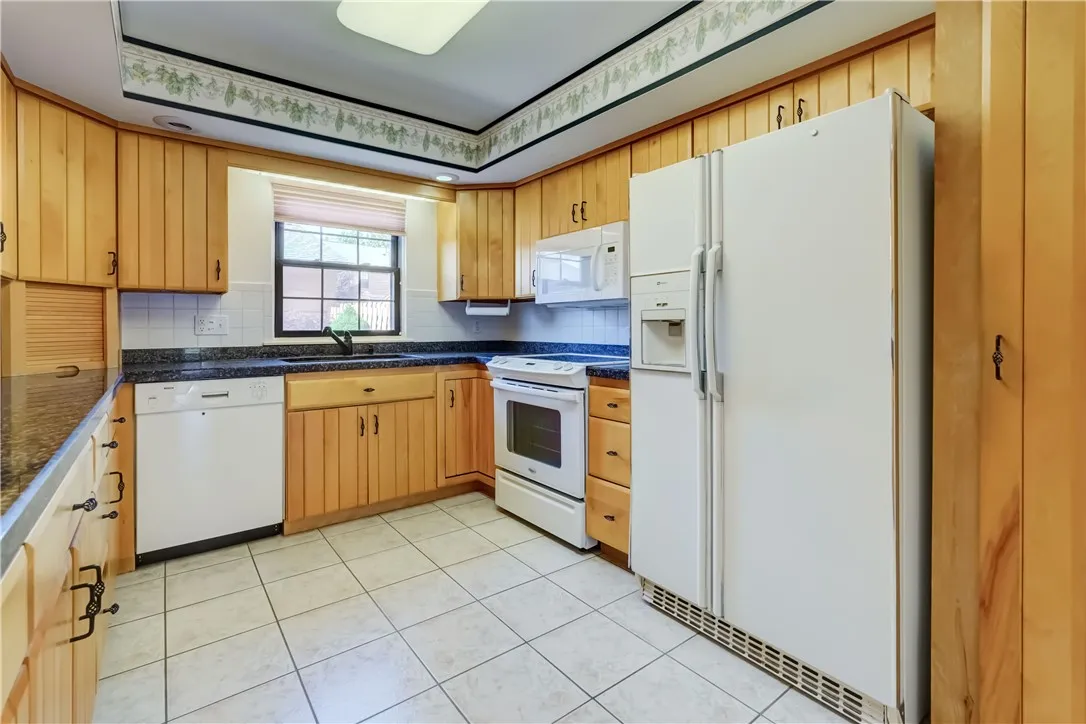 9 Dunbridge Heights, Perinton, New York 14450, Perinton, New York 14450, 3 Bedrooms Bedrooms, 7 Rooms Rooms,2 BathroomsBathrooms,Residential,For Sale,9 Dunbridge Heights, Perinton, New York 14450,R1620182