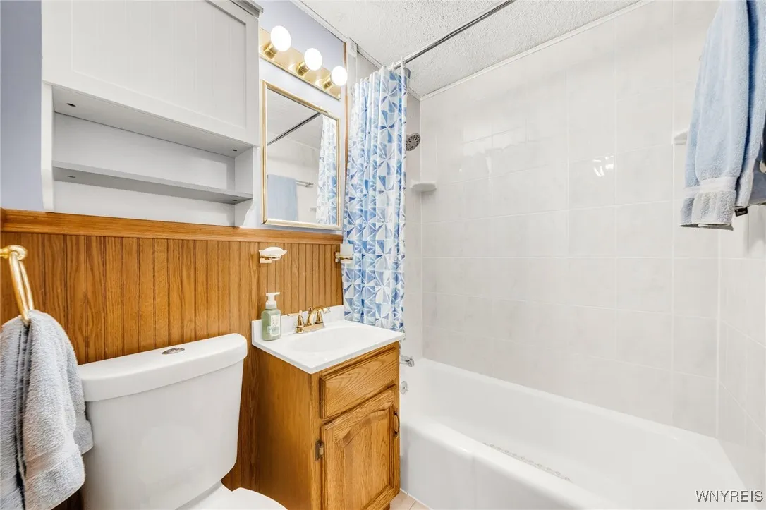 1st Floor Bath