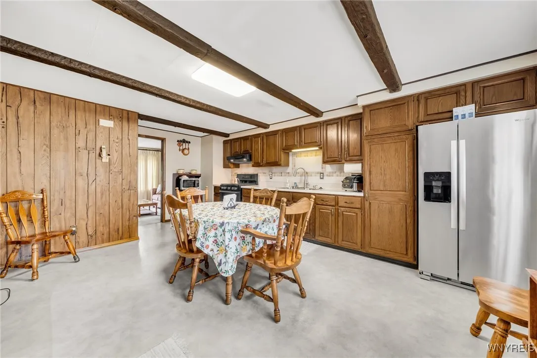 Country-sized eat-in kitchen