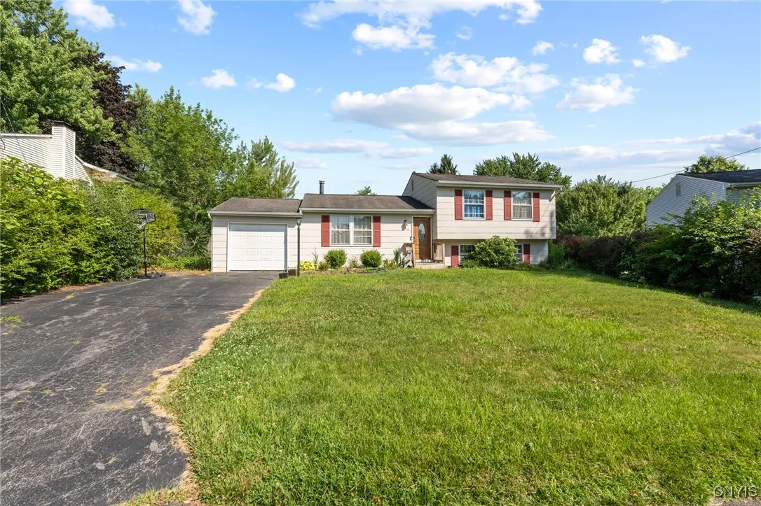 4242 Hunting Creek Drive, Clay, New York 13041, Clay, New York 13041, 3 Bedrooms Bedrooms, 9 Rooms Rooms,1 BathroomBathrooms,Residential,For Sale,4242 Hunting Creek Drive, Clay, New York 13041,S1621183