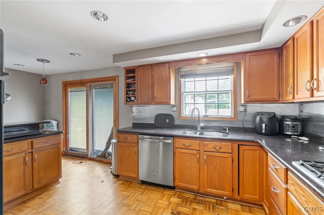 4242 Hunting Creek Drive, Clay, New York 13041, Clay, New York 13041, 3 Bedrooms Bedrooms, 9 Rooms Rooms,1 BathroomBathrooms,Residential,For Sale,4242 Hunting Creek Drive, Clay, New York 13041,S1621183