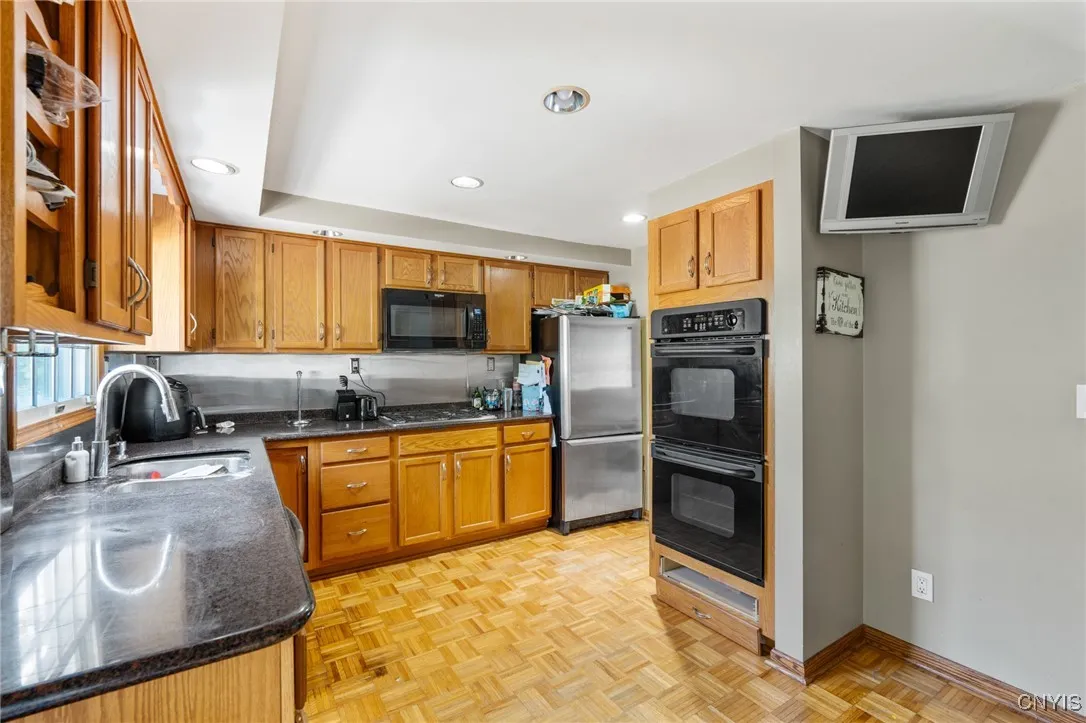 4242 Hunting Creek Drive, Clay, New York 13041, Clay, New York 13041, 3 Bedrooms Bedrooms, 9 Rooms Rooms,1 BathroomBathrooms,Residential,For Sale,4242 Hunting Creek Drive, Clay, New York 13041,S1621183