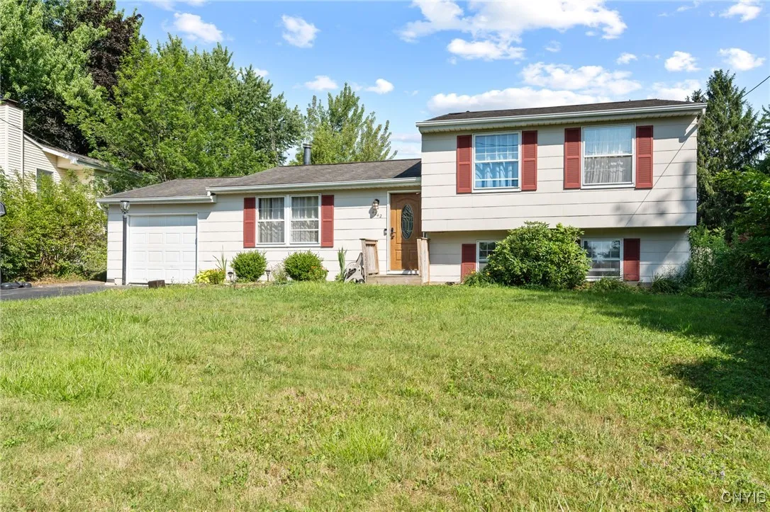 4242 Hunting Creek Drive, Clay, New York 13041, Clay, New York 13041, 3 Bedrooms Bedrooms, 9 Rooms Rooms,1 BathroomBathrooms,Residential,For Sale,4242 Hunting Creek Drive, Clay, New York 13041,S1621183