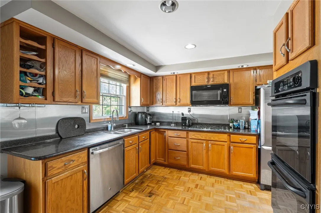 4242 Hunting Creek Drive, Clay, New York 13041, Clay, New York 13041, 3 Bedrooms Bedrooms, 9 Rooms Rooms,1 BathroomBathrooms,Residential,For Sale,4242 Hunting Creek Drive, Clay, New York 13041,S1621183