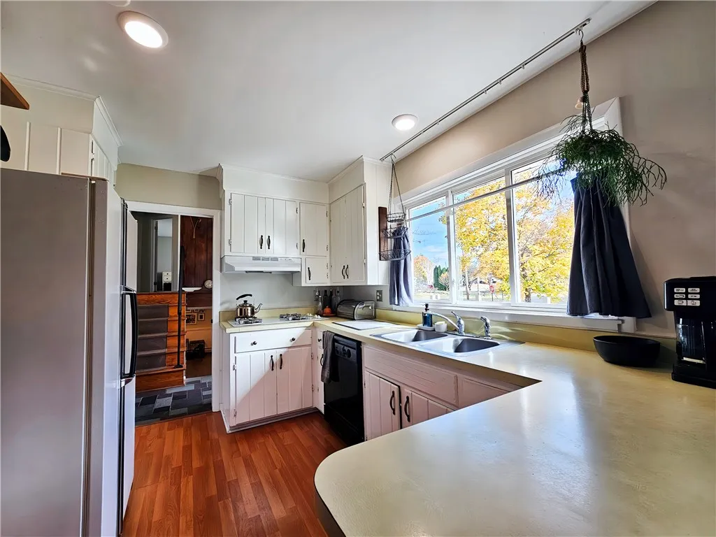 42 Pine Circle, Big Flats, New York 14845, Big Flats, New York 14845, 3 Bedrooms Bedrooms, 8 Rooms Rooms,1 BathroomBathrooms,Residential,For Sale,42 Pine Circle, Big Flats, New York 14845,R1622240