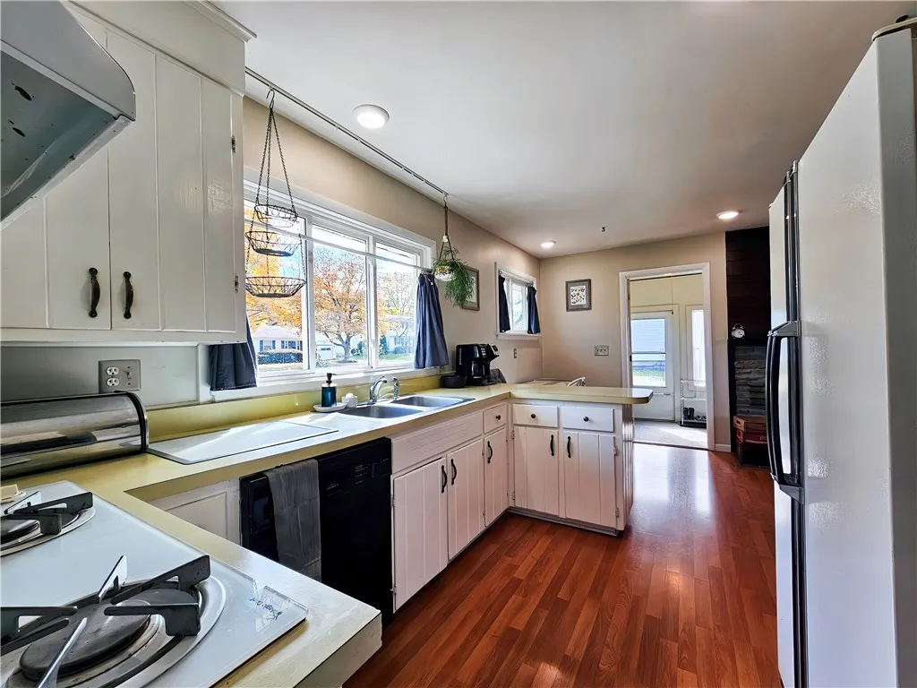 42 Pine Circle, Big Flats, New York 14845, Big Flats, New York 14845, 3 Bedrooms Bedrooms, 8 Rooms Rooms,1 BathroomBathrooms,Residential,For Sale,42 Pine Circle, Big Flats, New York 14845,R1622240