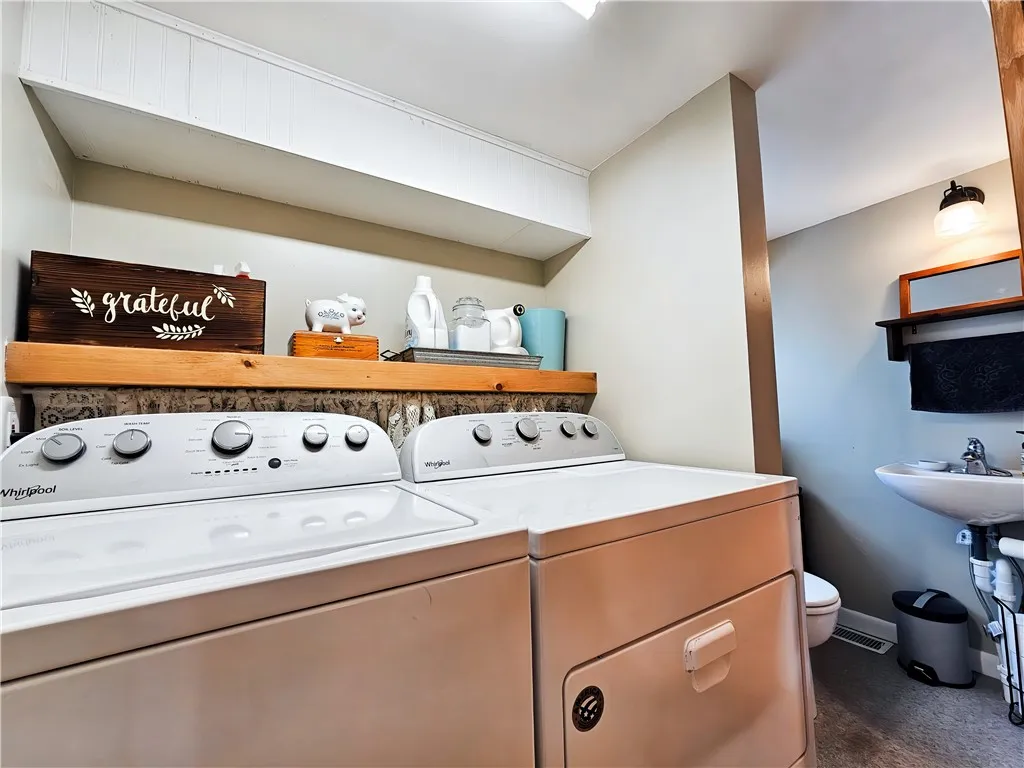 42 Pine Circle, Big Flats, New York 14845, Big Flats, New York 14845, 3 Bedrooms Bedrooms, 8 Rooms Rooms,1 BathroomBathrooms,Residential,For Sale,42 Pine Circle, Big Flats, New York 14845,R1622240