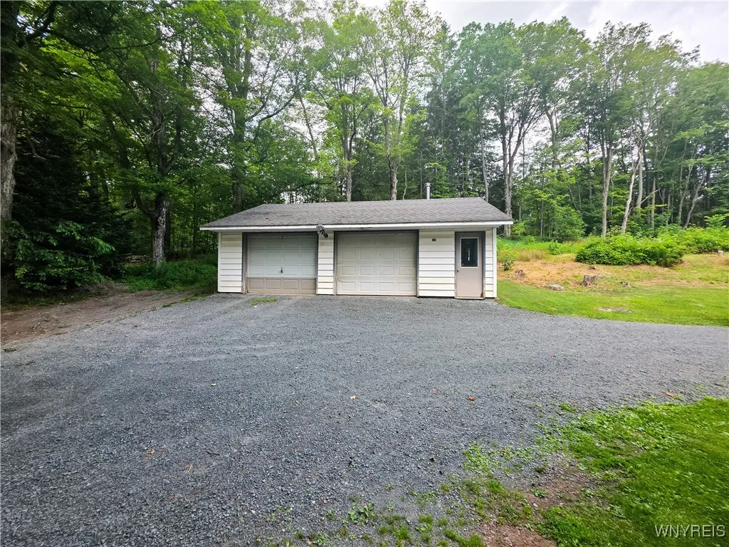 2.5 CAR GARAGE
