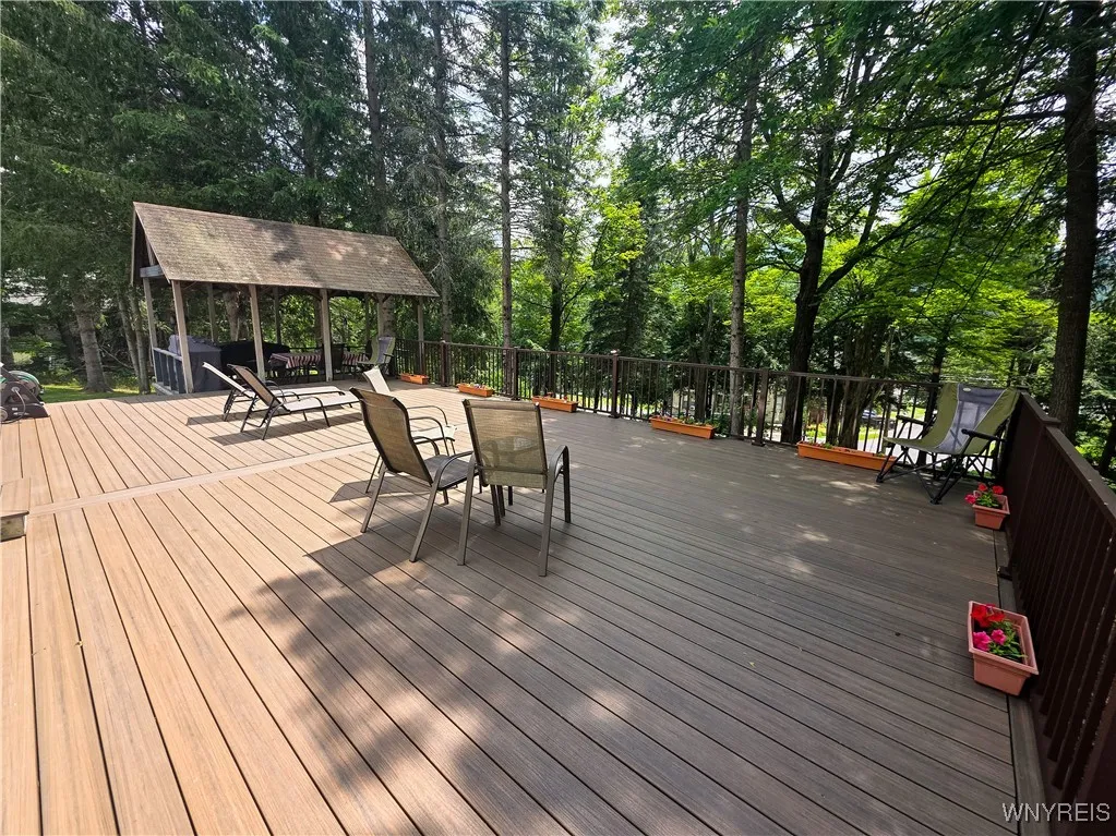 FRONT DECK