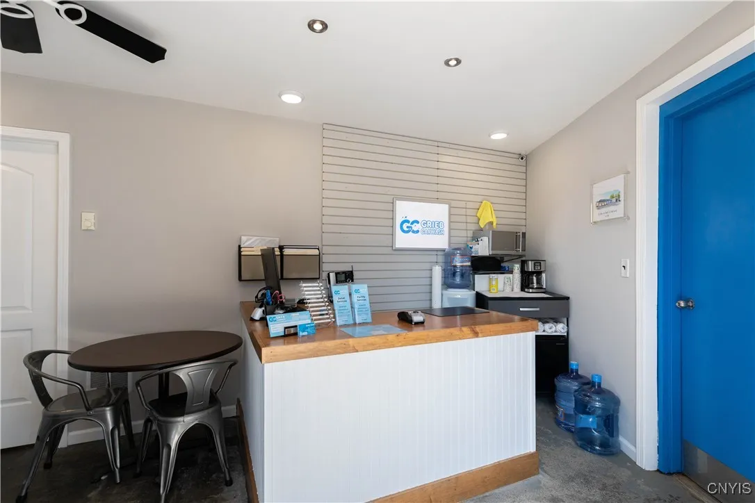 912 Old Liverpool Road, Salina, New York 13088, Salina, New York 13088, ,Commercial Sale,For Sale,912 Old Liverpool Road, Salina, New York 13088,S1620806