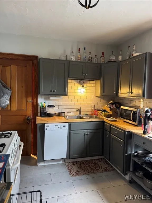 51 Ashton Place, Buffalo, New York 14220, Buffalo, New York 14220, 3 Bedrooms Bedrooms, ,2 BathroomsBathrooms,Residential,For Sale,51 Ashton Place, Buffalo, New York 14220,B1621668