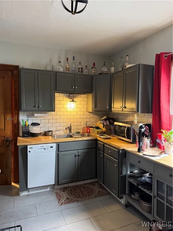 51 Ashton Place, Buffalo, New York 14220, Buffalo, New York 14220, 3 Bedrooms Bedrooms, ,2 BathroomsBathrooms,Residential,For Sale,51 Ashton Place, Buffalo, New York 14220,B1621668
