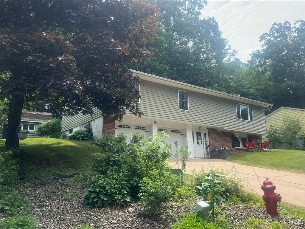 20 Pond Path, Oswego, New York 13126, Oswego, New York 13126, 4 Bedrooms Bedrooms, 8 Rooms Rooms,2 BathroomsBathrooms,Residential,For Sale,20 Pond Path, Oswego, New York 13126,S1622232
