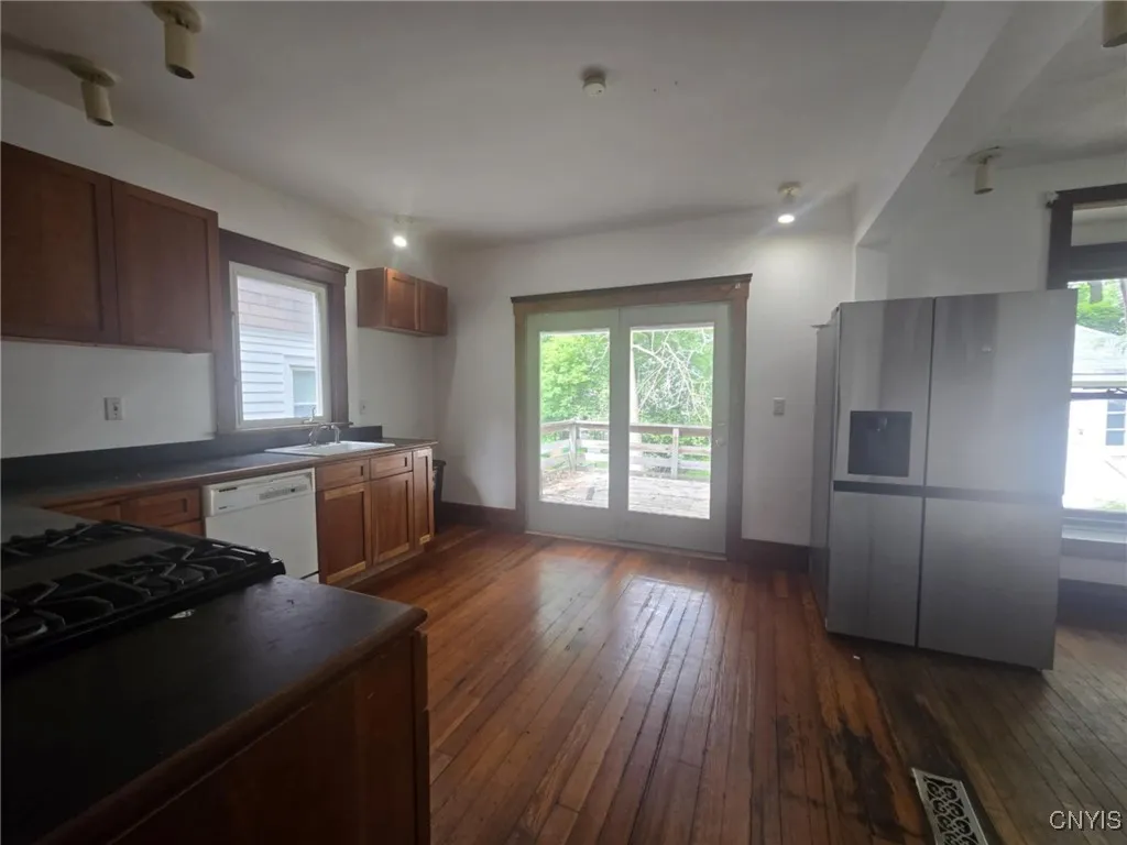 826 Lancaster Avenue, Syracuse, New York 13210, Syracuse, New York 13210, 4 Bedrooms Bedrooms, 8 Rooms Rooms,1 BathroomBathrooms,Residential,For Sale,826 Lancaster Avenue, Syracuse, New York 13210,S1622113