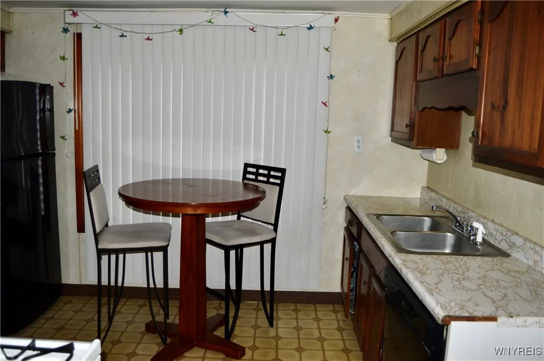 Eat in kitchen