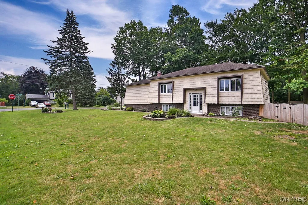 3300 Wildwood Drive, Niagara, New York 14304, Niagara, New York 14304, 3 Bedrooms Bedrooms, 8 Rooms Rooms,1 BathroomBathrooms,Residential,Closed,3300 Wildwood Drive, Niagara, New York 14304,0,B1622281