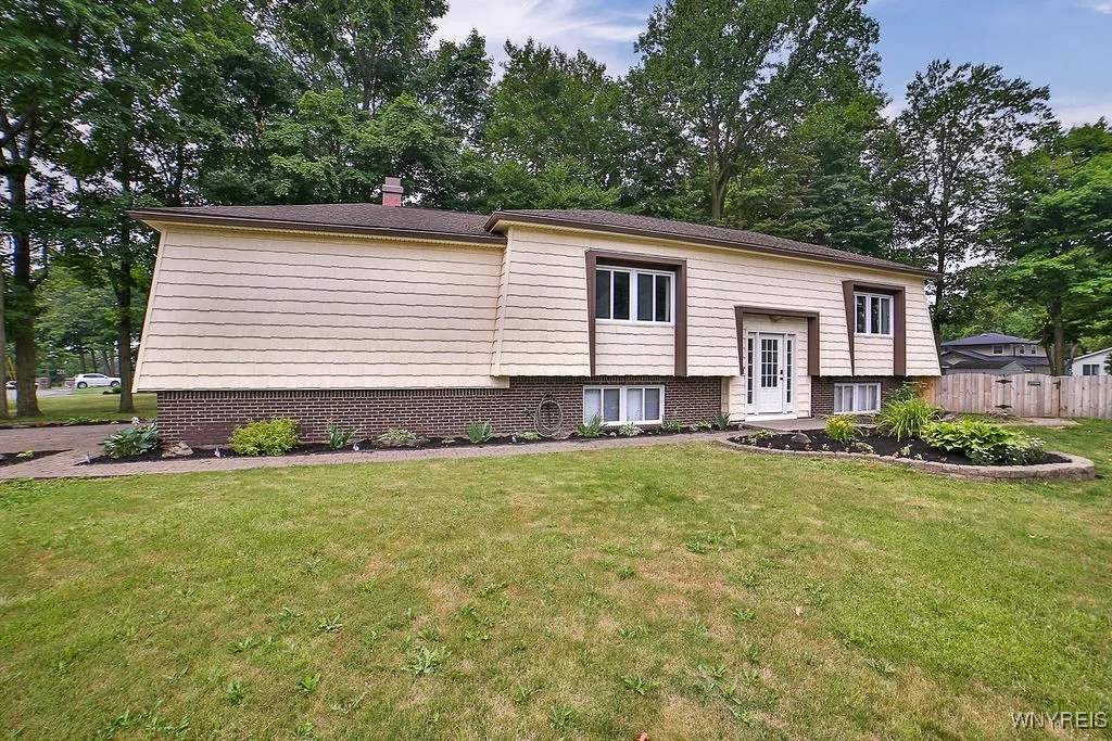 3300 Wildwood Drive, Niagara, New York 14304, Niagara, New York 14304, 3 Bedrooms Bedrooms, 8 Rooms Rooms,1 BathroomBathrooms,Residential,Closed,3300 Wildwood Drive, Niagara, New York 14304,0,B1622281